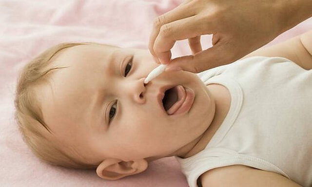 cách nhỏ mũi cho trẻ sơ sinh